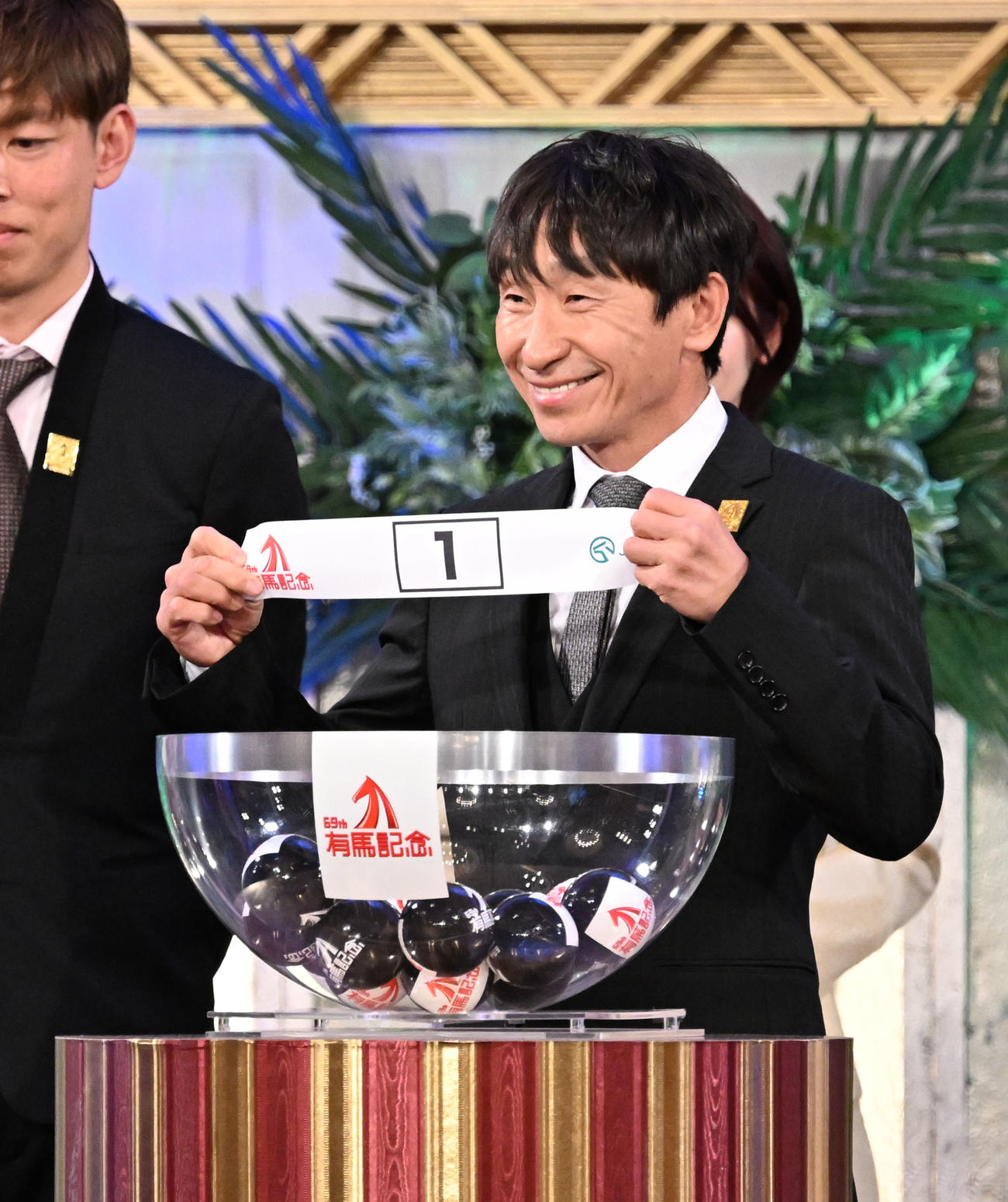 第69回有馬記念の枠順抽選会で1番を引いた、ダノンデサイルに騎乗する横山典騎手（撮影・千葉一成）