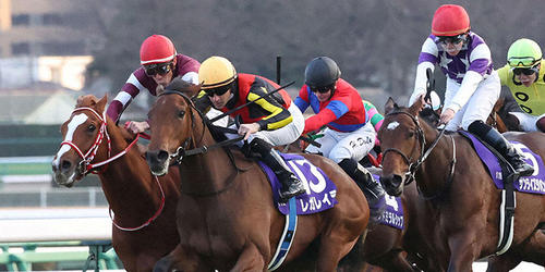 牝馬として初めてホープフルSを制したレガレイラとルメール騎手(中央)。左は2着シンエンペラー、右は3着サンライズジパング(撮影・丹羽敏通)=2023年12月28日、中山競馬場
