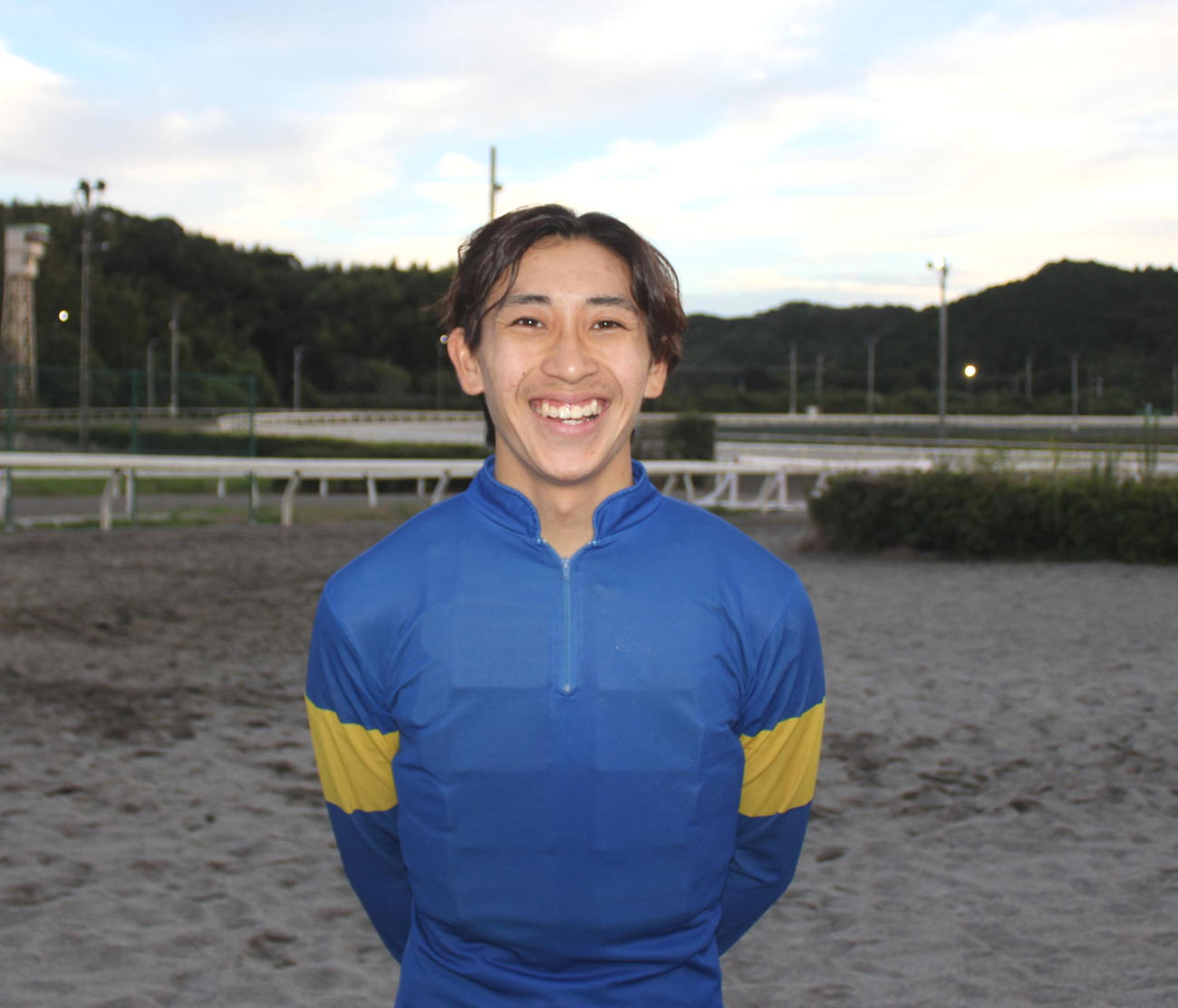 笑顔の岡遼太郎
