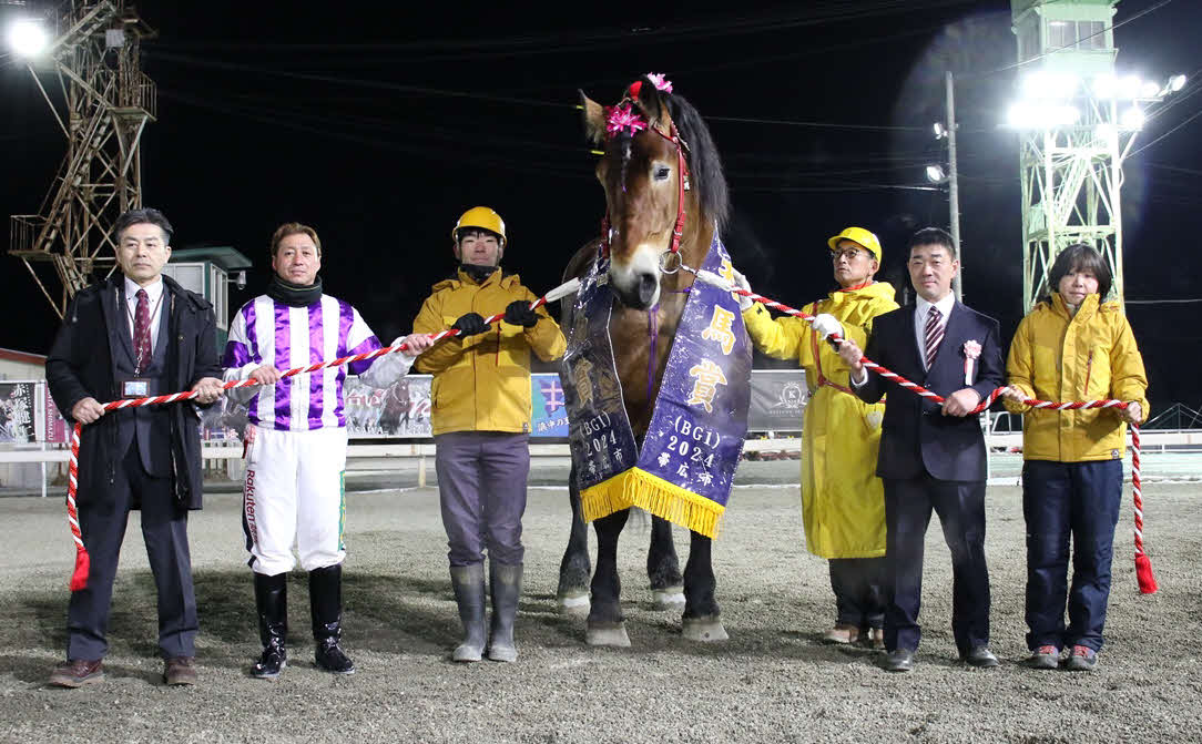 天馬賞を制し、4歳路線3冠制覇を達成したタカラキングダム（写真提供・ばんえい十勝）