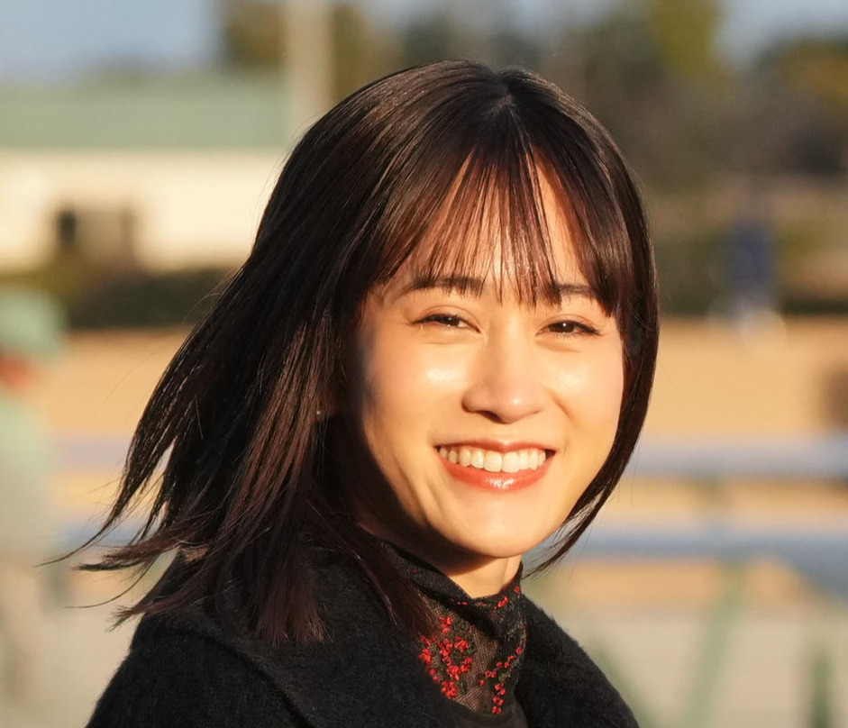 京都金杯のプレゼンターを務めた前田敦子（撮影・森本幸一）