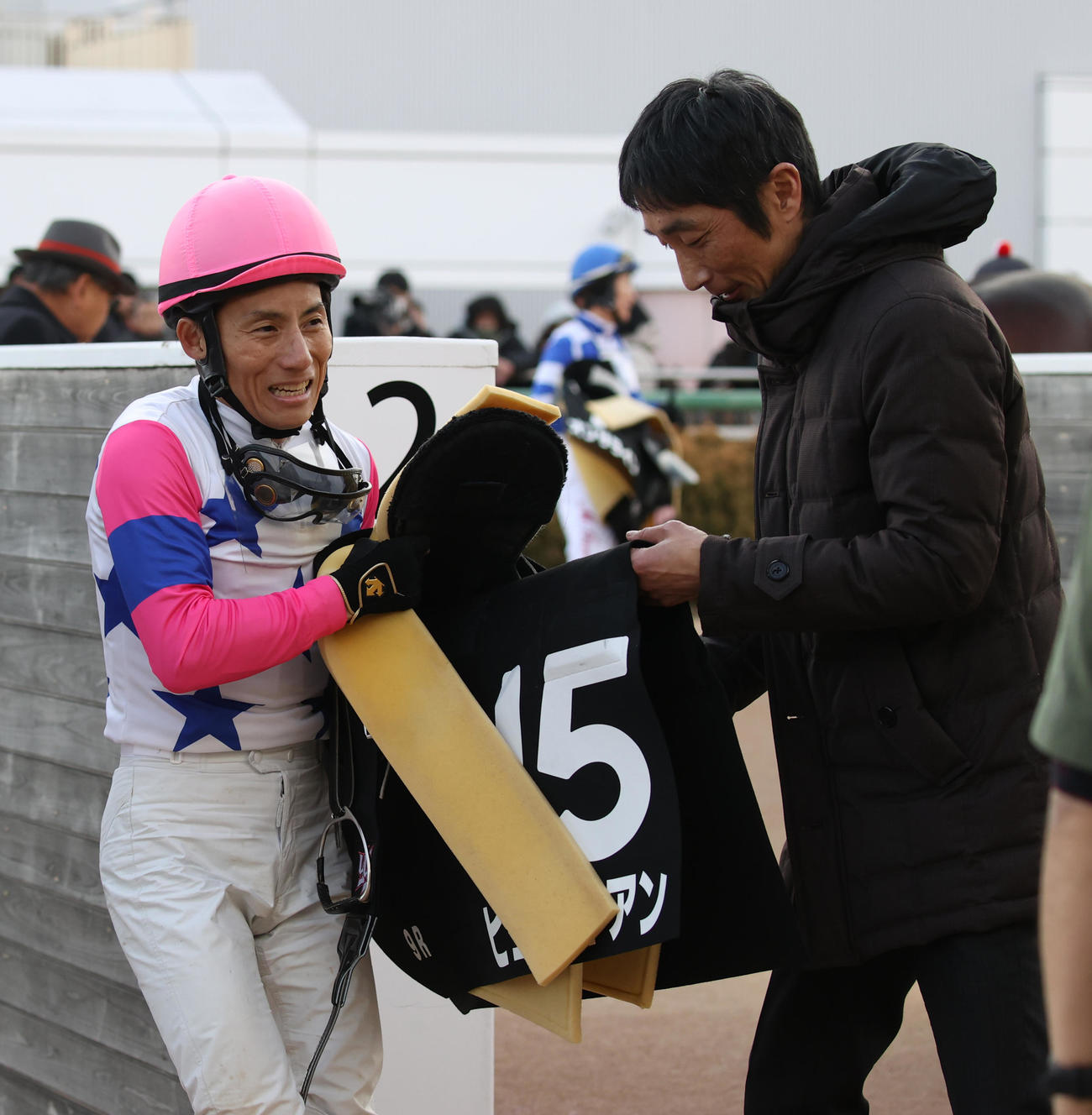 招福Sを制したピュアキアンの吉田豊騎手（左）と竹内調教師（撮影・柴田隆二）