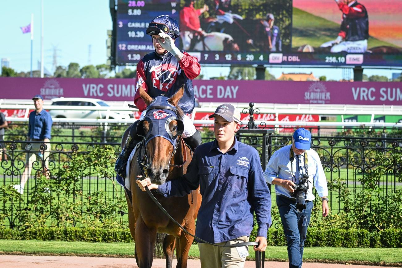 フレミントン競馬場で勝利を挙げたニシノクレセント（C）RacingPhotos、ライジングサンシンジケート