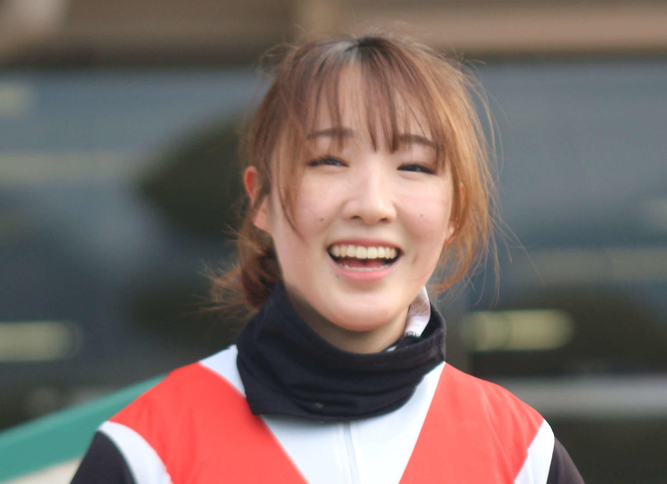 開催初日の小倉1Rをグランキングオーで制した永島まなみ騎手（撮影・木南友輔）