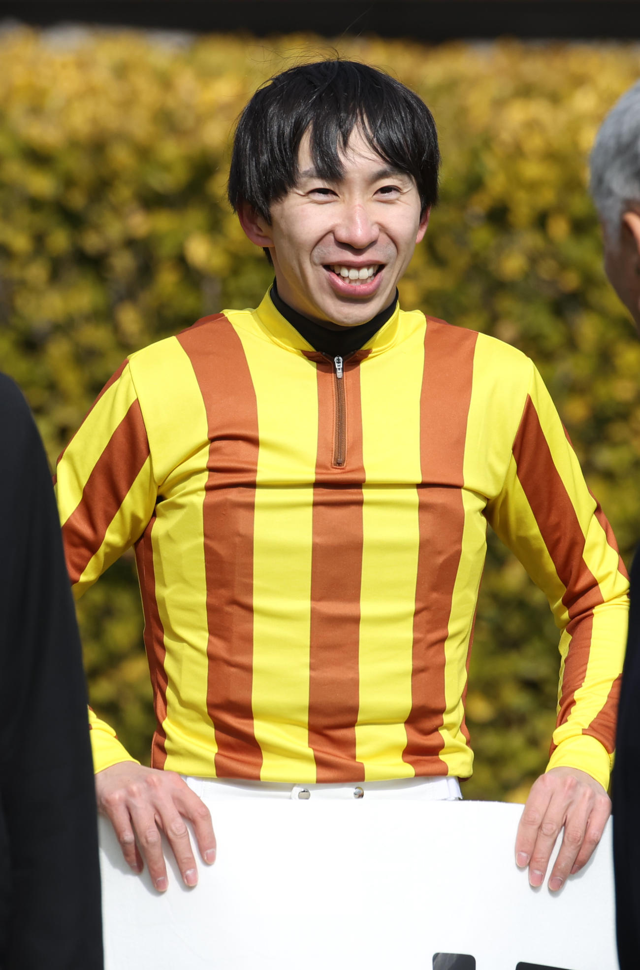中山4R、新馬戦を制したパーソナルアフェアの横山和騎手（撮影・柴田隆二）