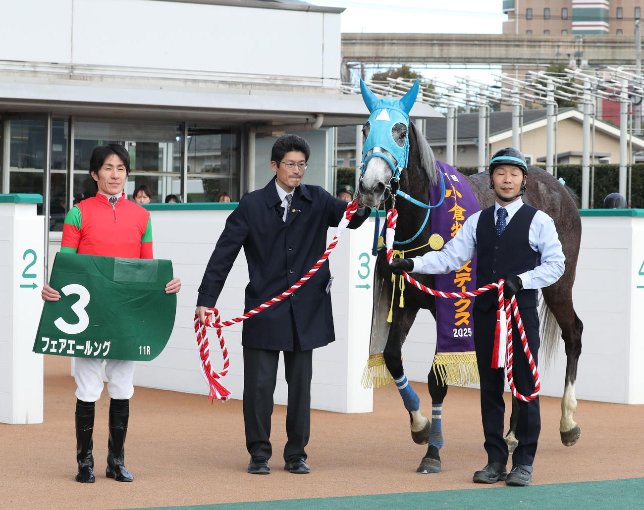 小倉牝馬S 口取りするフェアエールングと丹内騎手
