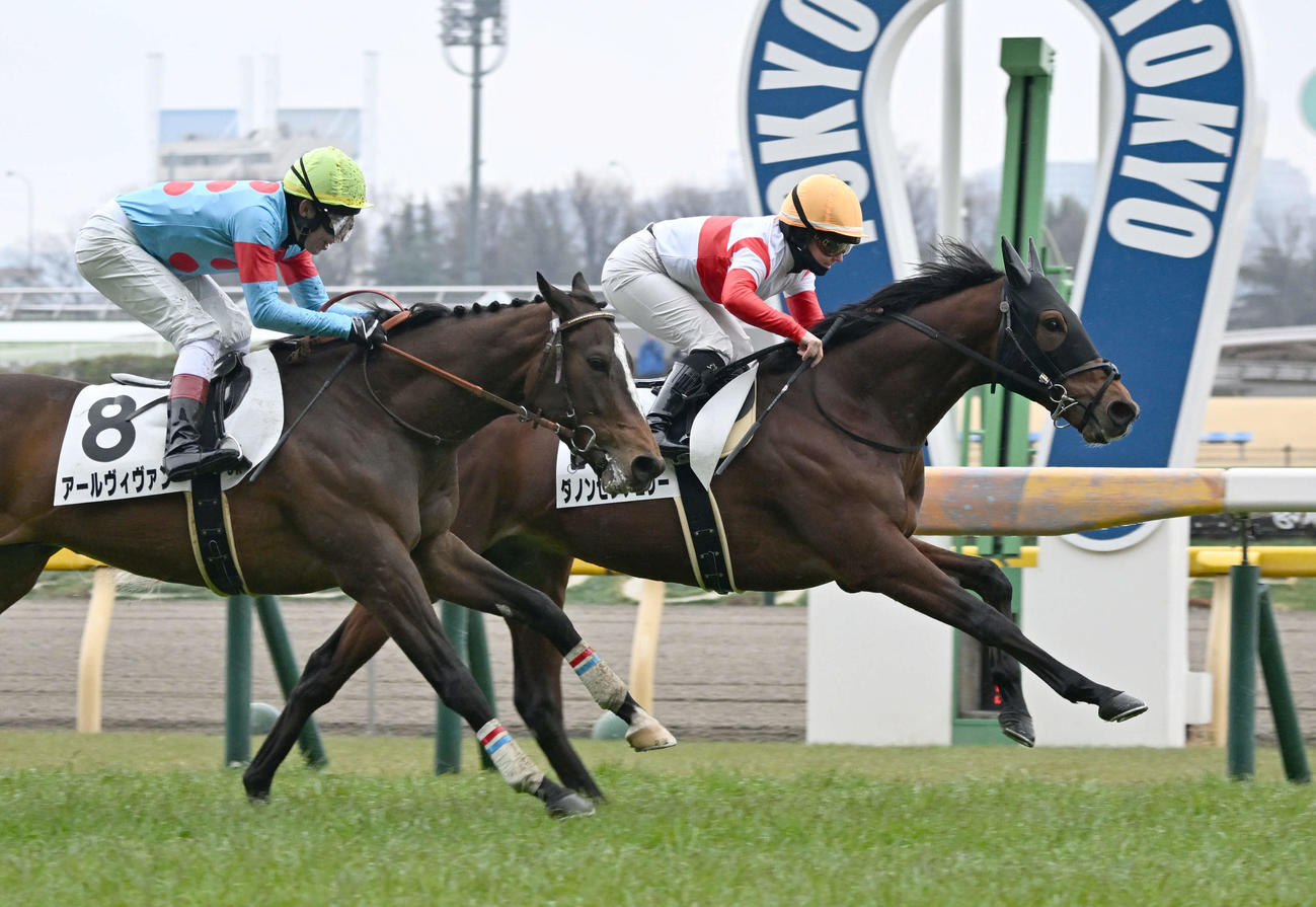 東京5R、3歳新馬戦を制したダノンセンチュリーとキング騎手（右）（撮影・千葉一成）