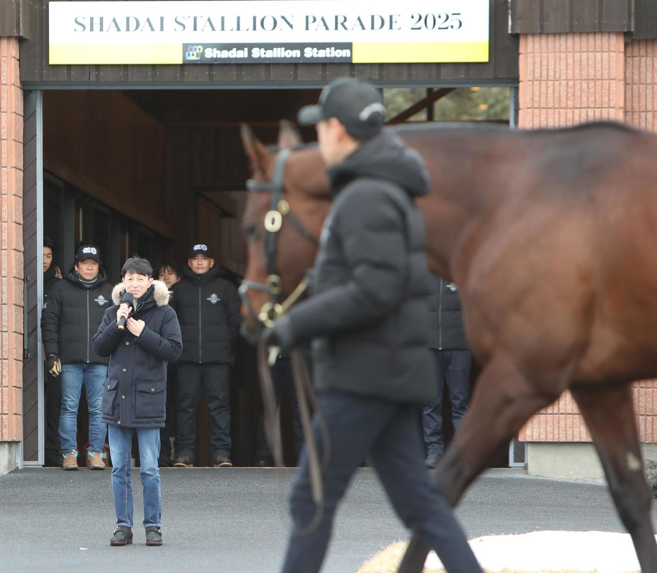 ドウデュースの応援に駆けつけた武豊騎手（撮影・奥村晶治）