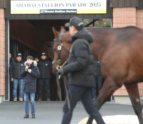 ドウデュースの応援に駆けつけた武豊騎手(撮影・奥村晶治)
