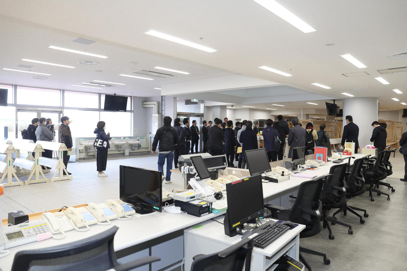 広くなった阪神競馬場の検量室（撮影・白石智彦）