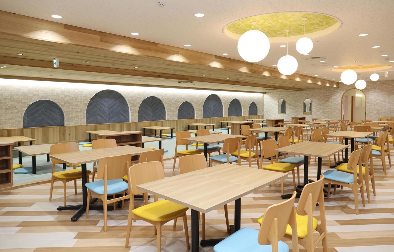 新設された阪神競馬場のキッズ飲食エリア（撮影・白石智彦）