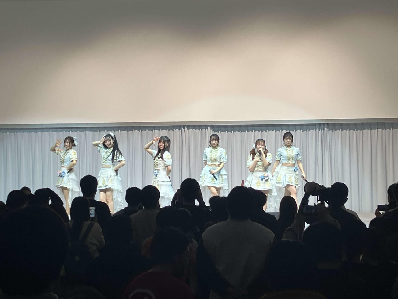 ボートレースからつでライブを行うUMATENA