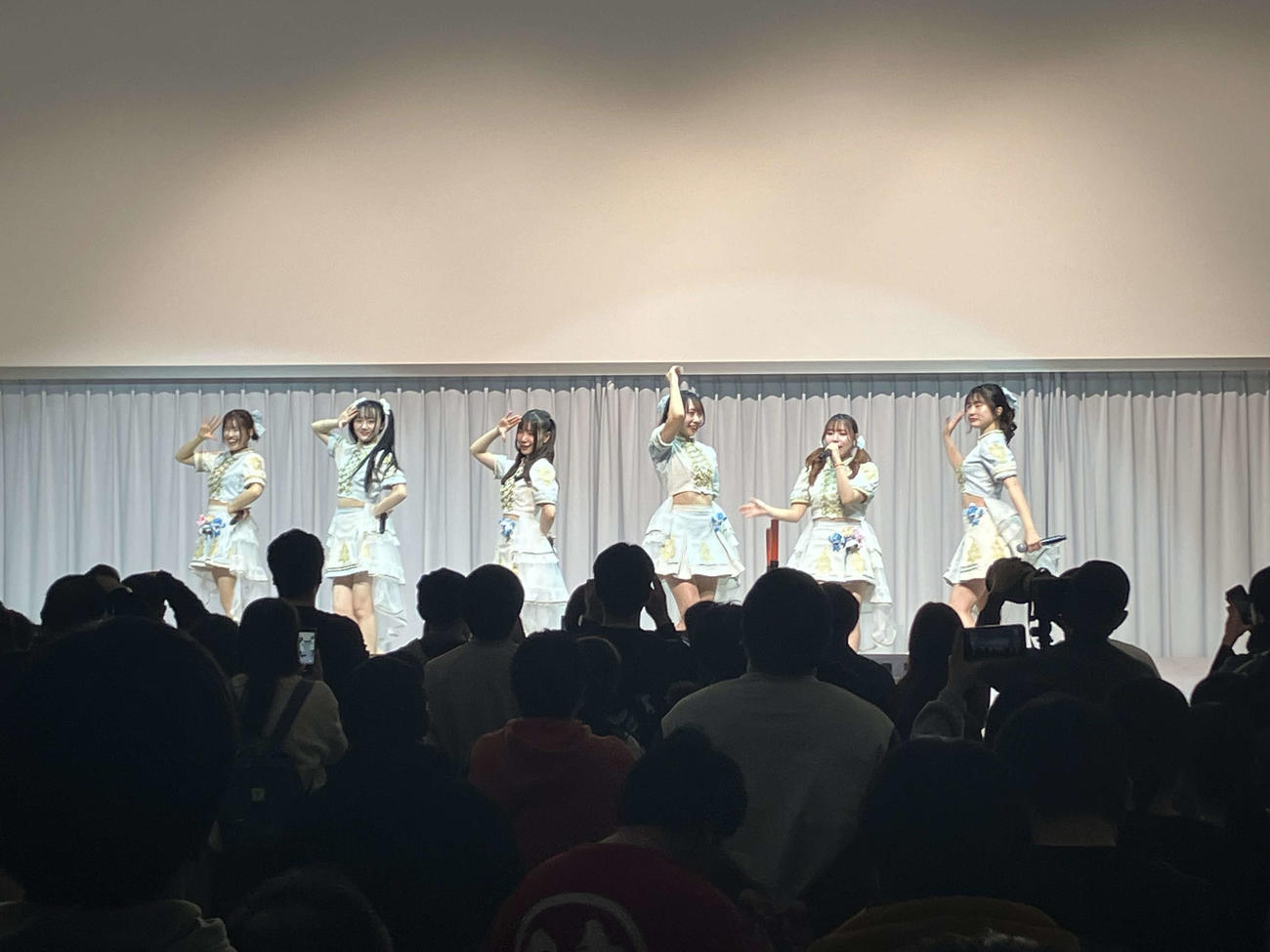 ボートレースからつでライブを行うUMATENA