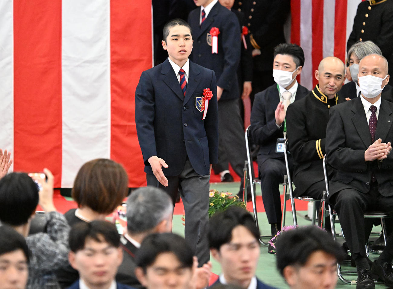 競馬学校騎手課程41期生の卒業式に臨む上里直汰（撮影・千葉一成）