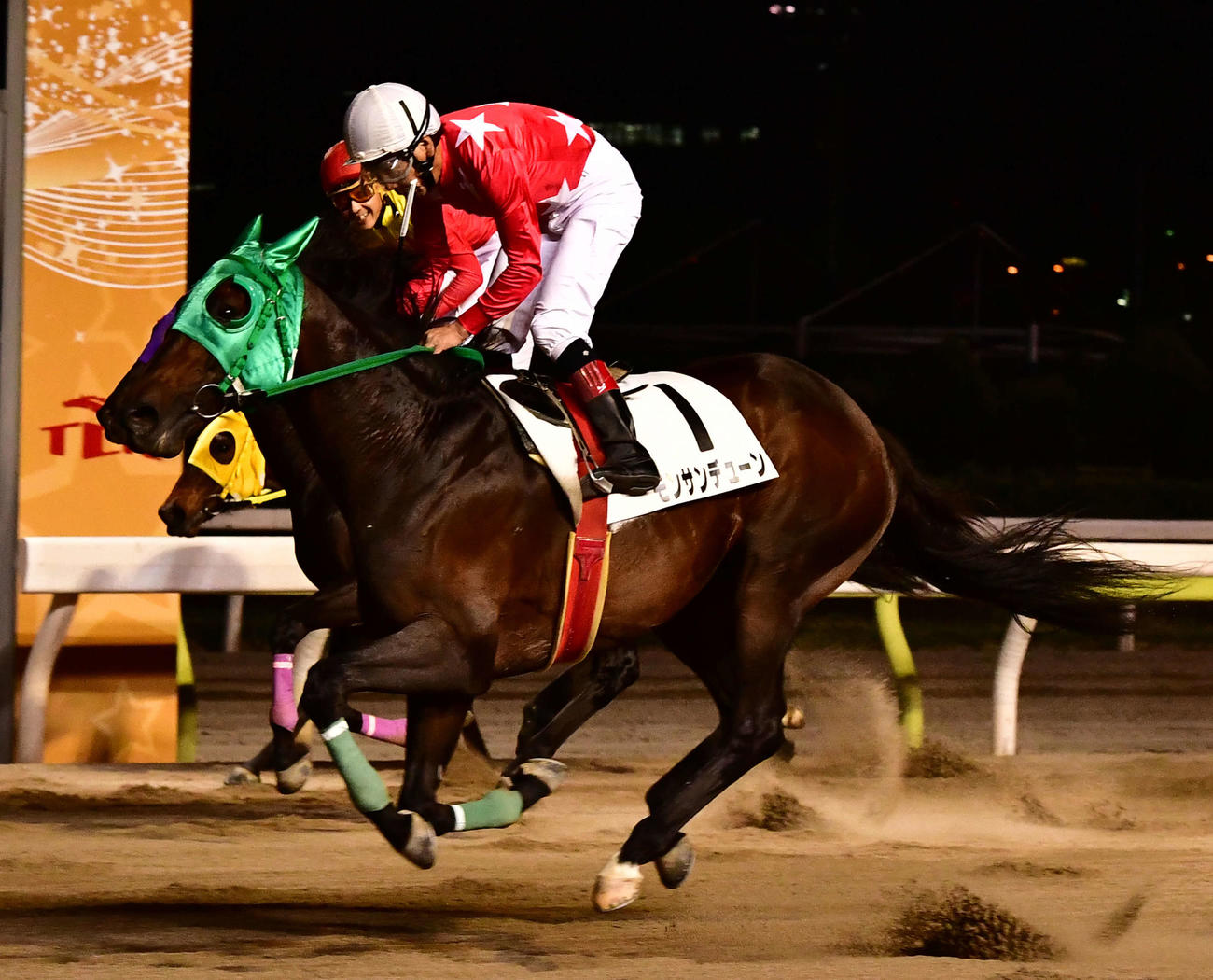 17年5月、的場騎手はホトトギス賞を制し、地方競馬通算7000勝にあと1勝と迫った