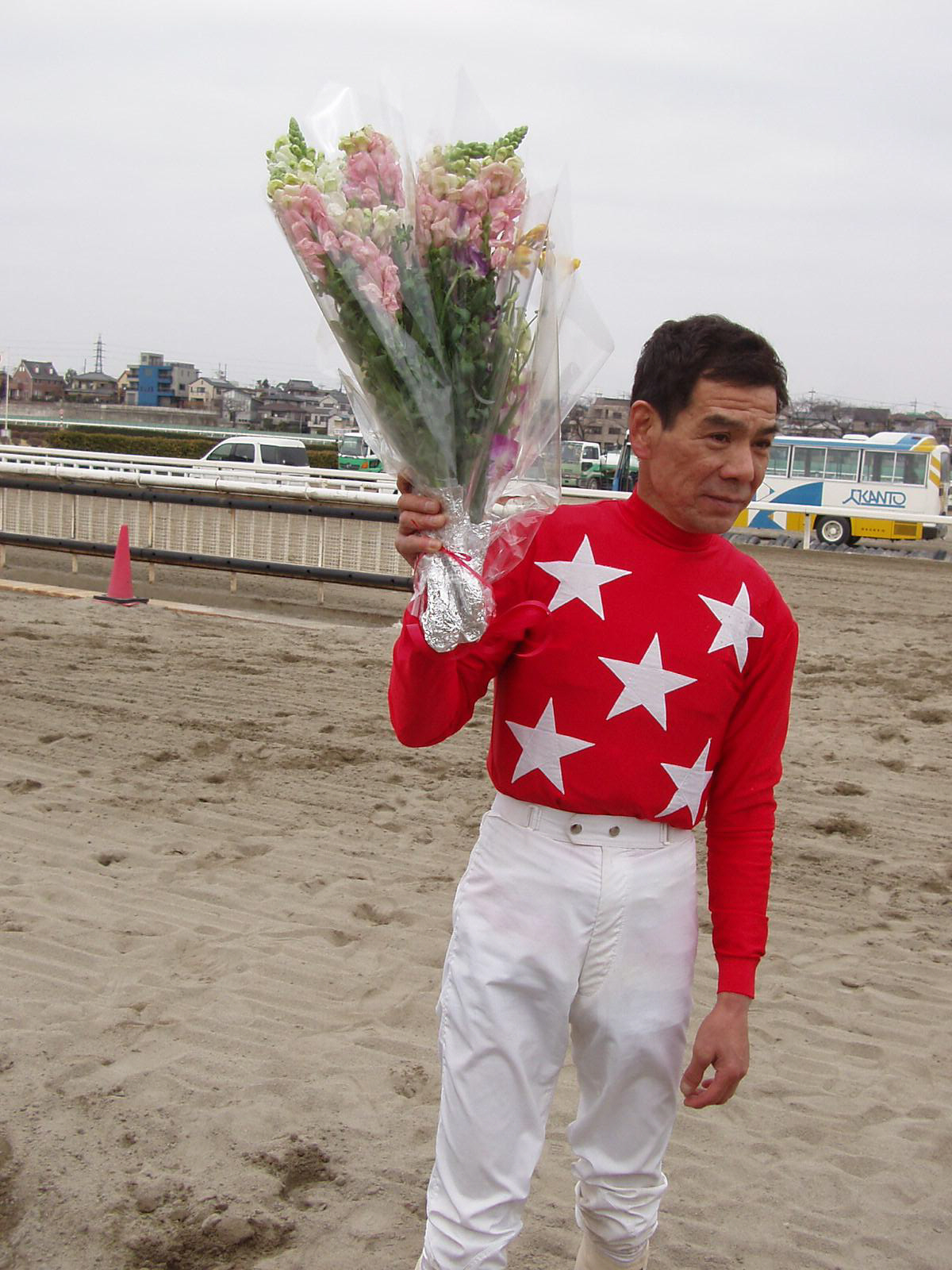 06年3月、浦和競馬5Rで通算5000勝を達成した的場文男騎手
