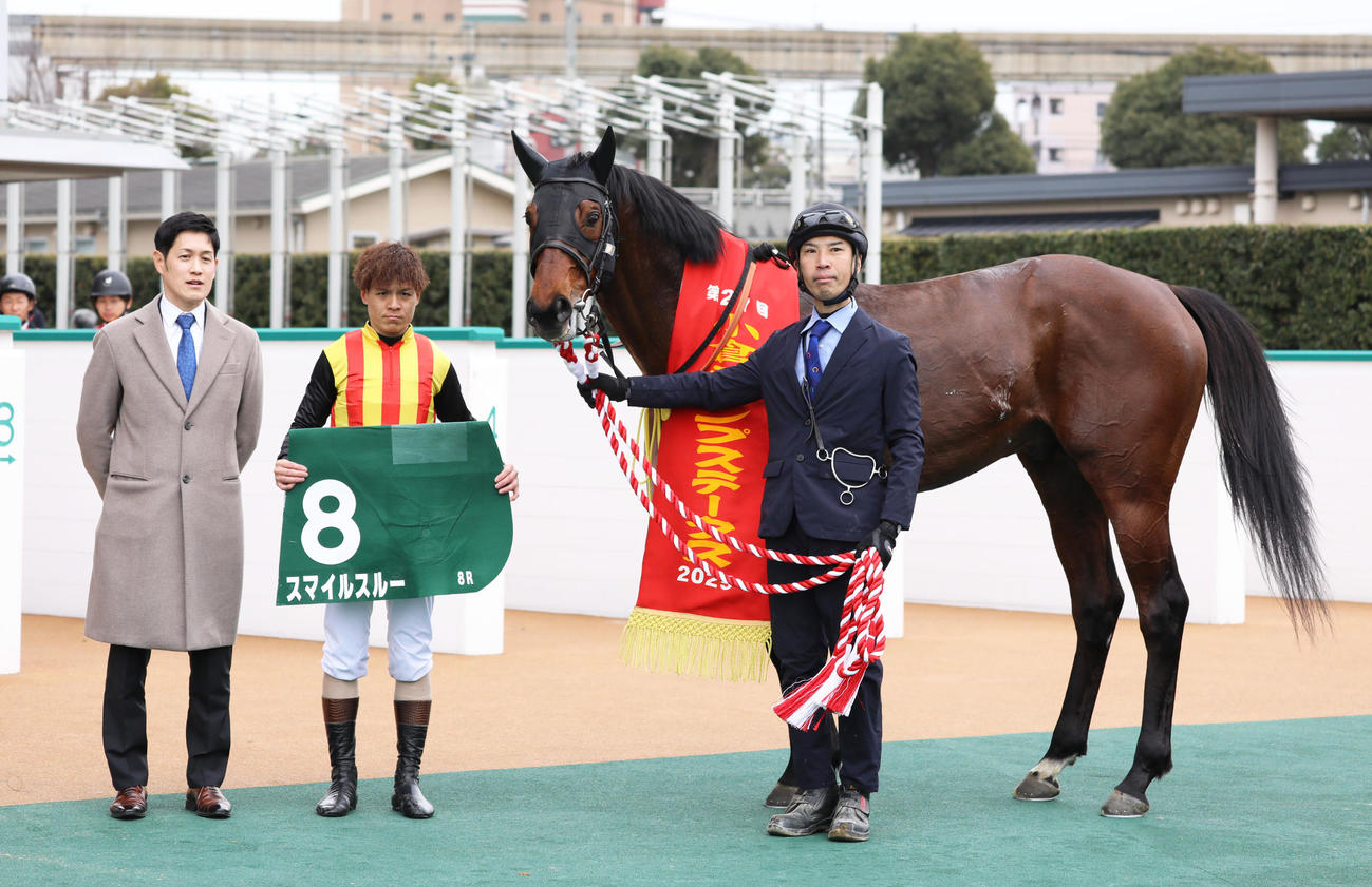 小倉ジャンプSを制したスマイルスルーと高田潤騎手（撮影・鬼束羽瑠菜）
