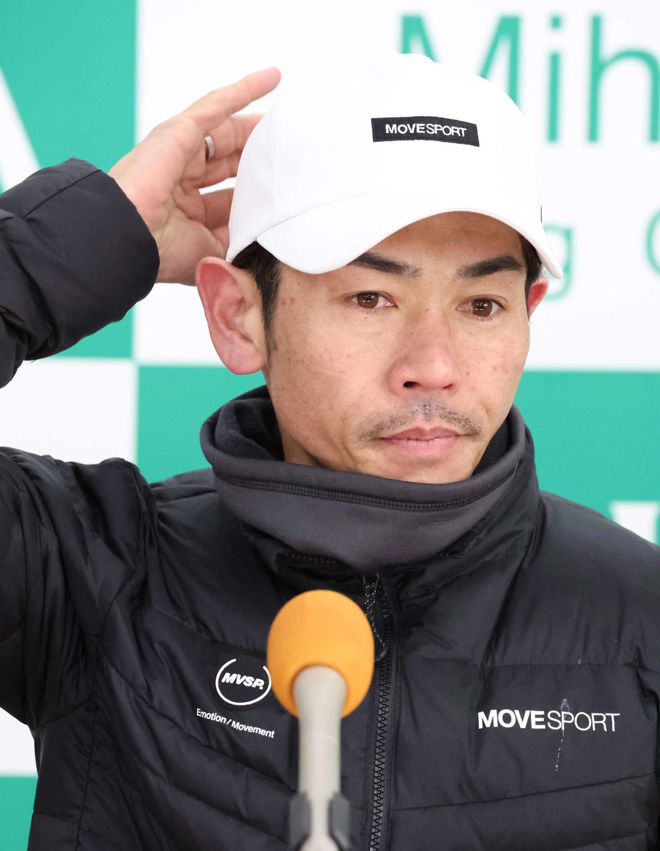 記者会見するミッキーファイト騎乗の戸崎騎手（撮影・丹羽敏通）