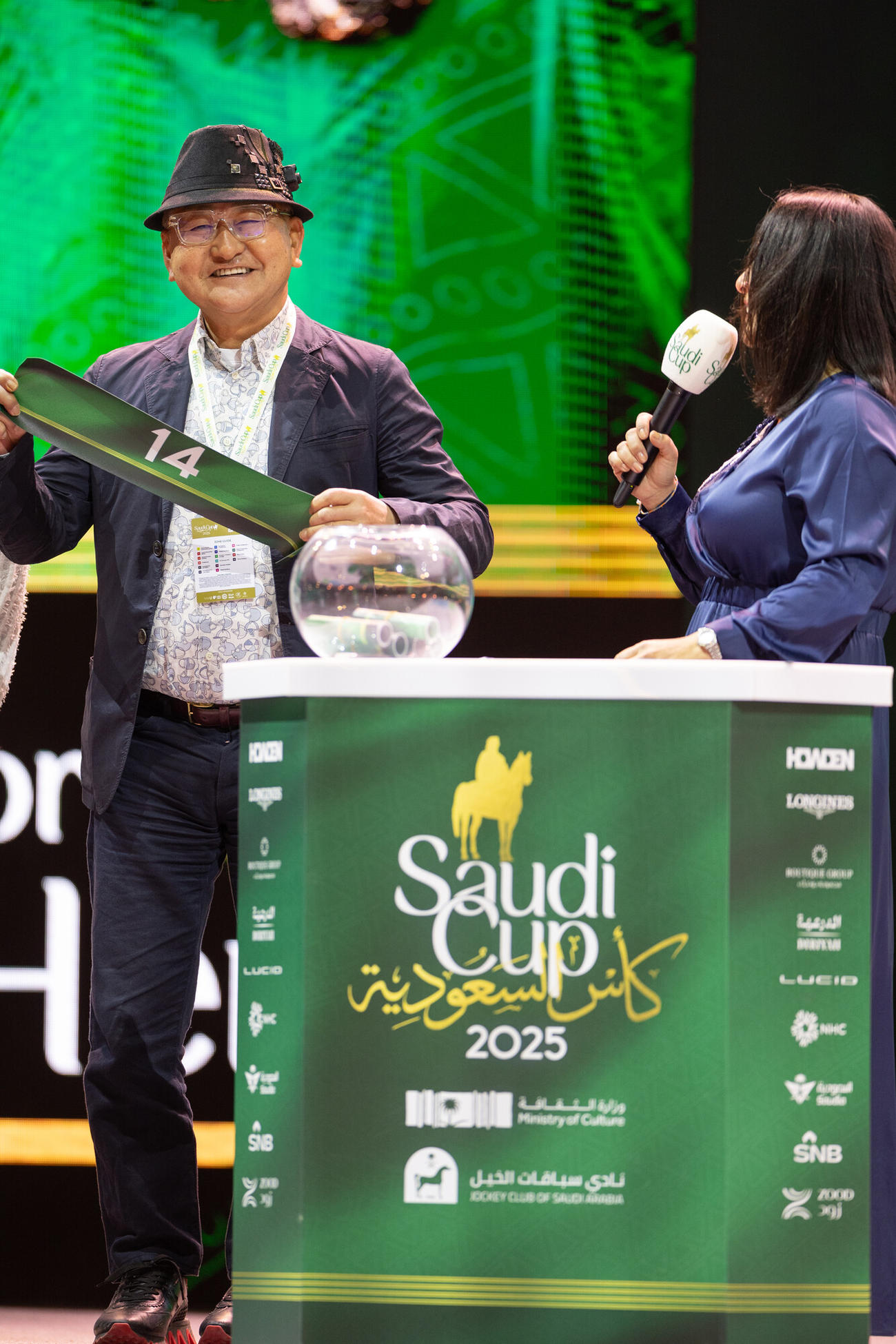 苦笑いの矢作師（C）Jockey Club of Saudi Arabia／Neville Hopwood