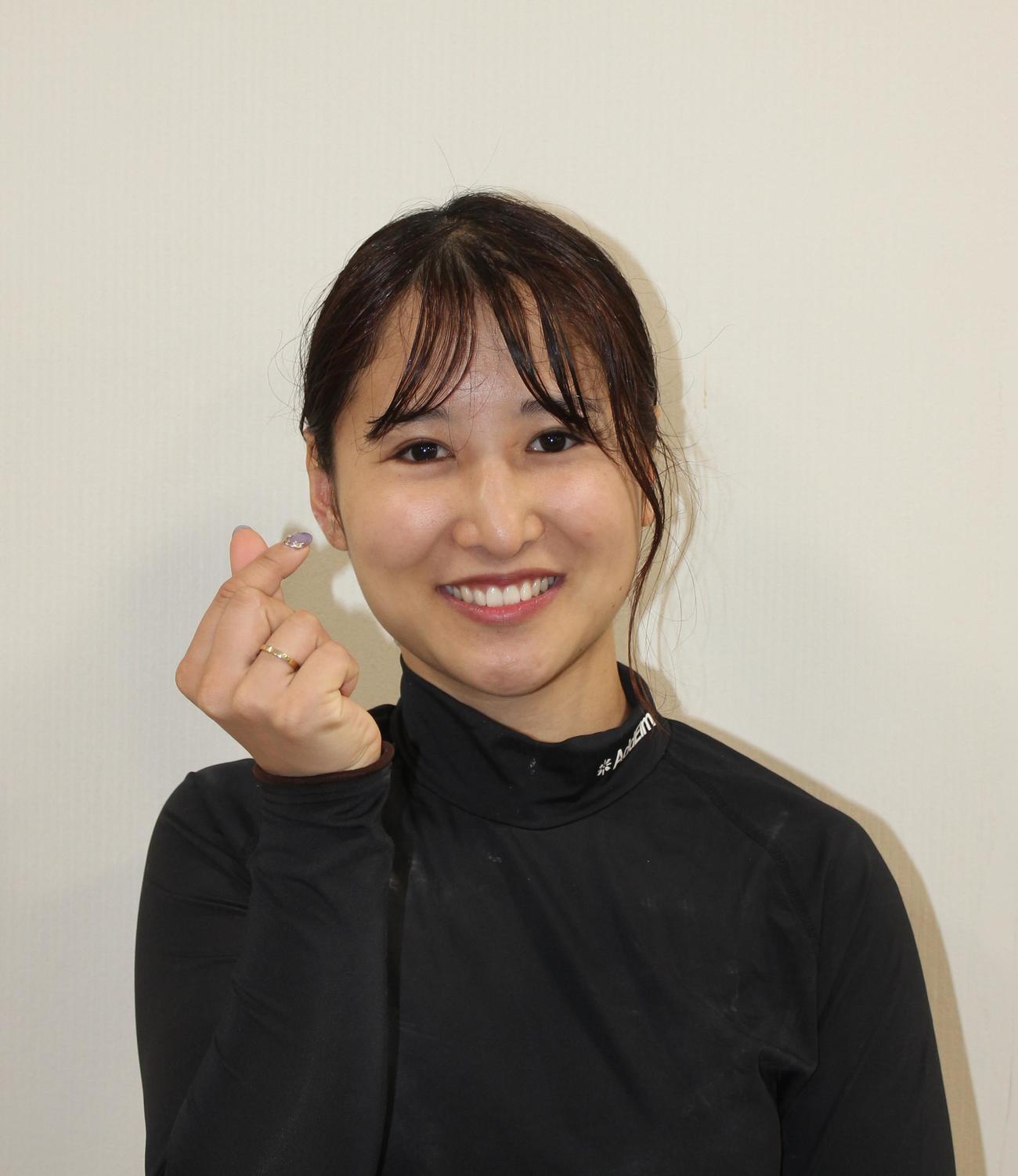 指ハートする濱尚美