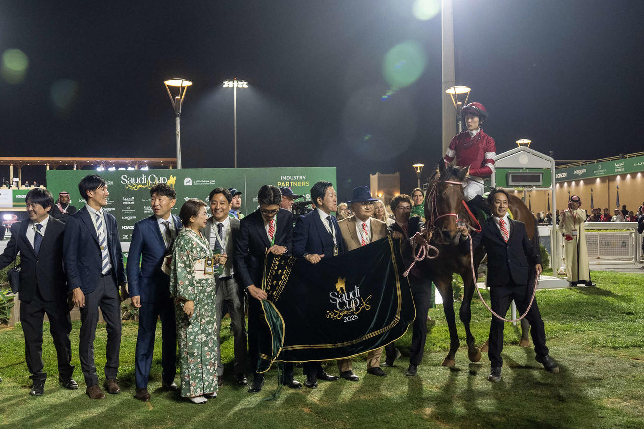 サウジCを制したフォーエバーヤング（C）Jockey Club of Saudi Arabia／Erika Rasmussen