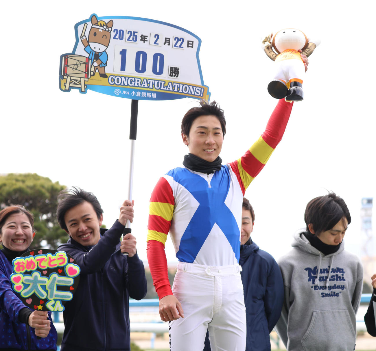 JRA通算100勝を達成した小沢大仁騎手（撮影・鬼束羽瑠菜）