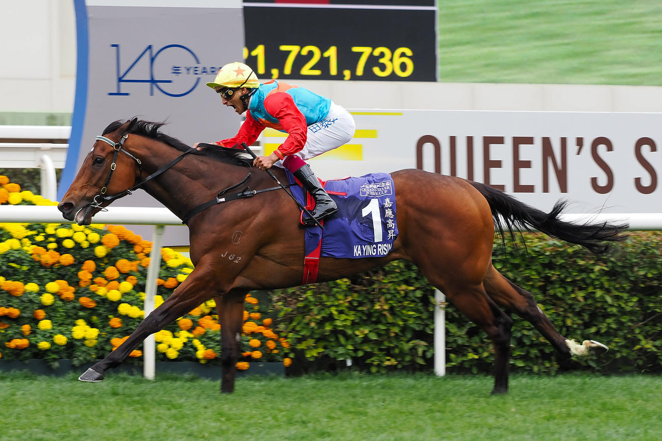 クイーンズシルバージュビリーCを制したカーインライジング（C）The Hong Kong Jockey Club