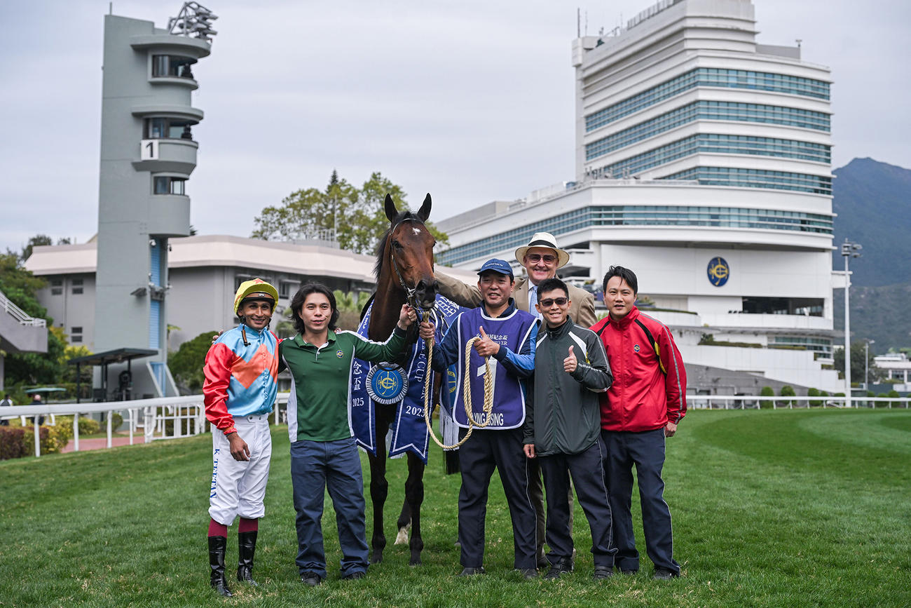 クイーンズシルバージュビリーCを制したカーインライジング（C）The Hong Kong Jockey Club