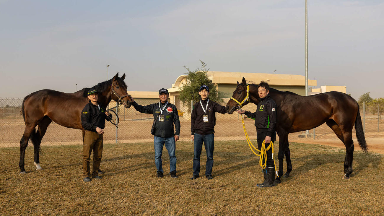 ウィルソンテソーロ（右）とウシュバテソーロ（C）Jockey Club of Saudi Arabia／Neville Hopwood
