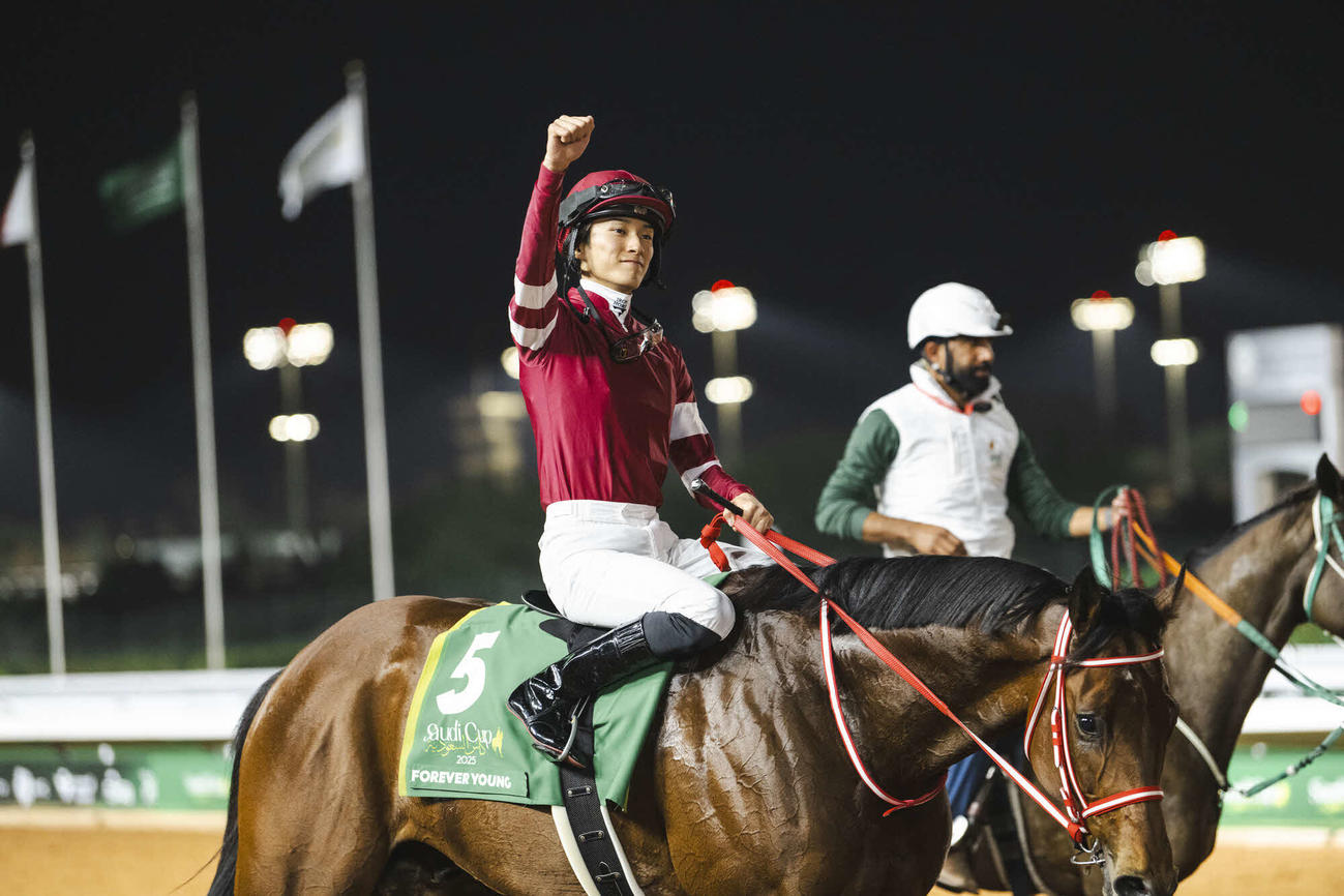 サウジCを制したフォーエバーヤング（C）Jockey Club of Saudi Arabia／Paul McMillan