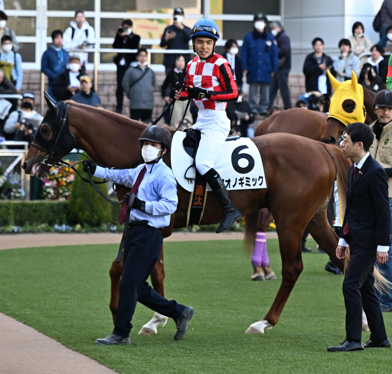 中山1R、3歳未勝利戦にマオノギミックで臨む上里騎手（撮影・千葉一成）