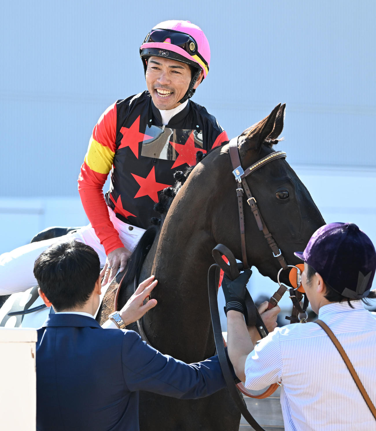 中山7R、3歳牝馬限定の1勝クラスをブラックルビーで制し、笑顔を見せる戸崎騎手（撮影・千葉一成）