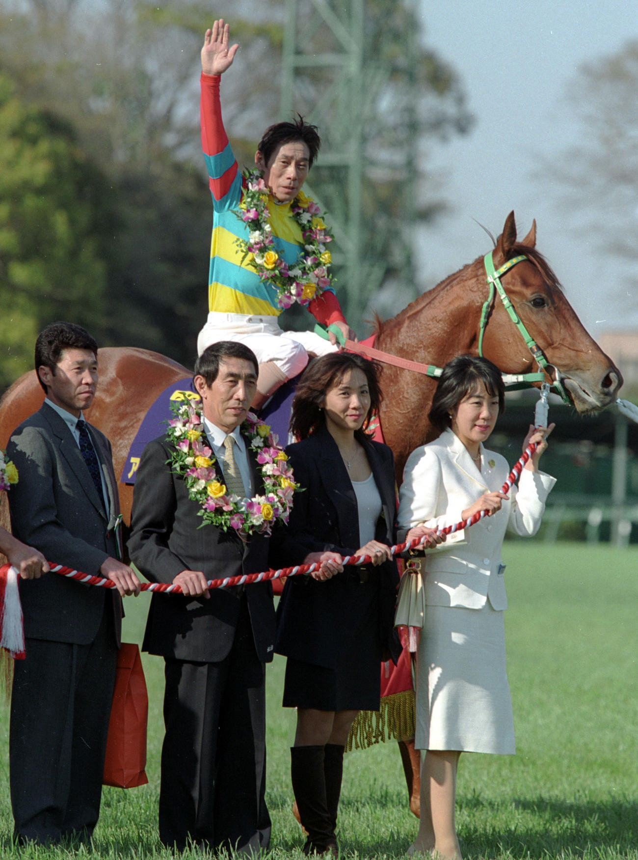 01年皐月賞をアグネスタキオンで制した騎手時代の河内師