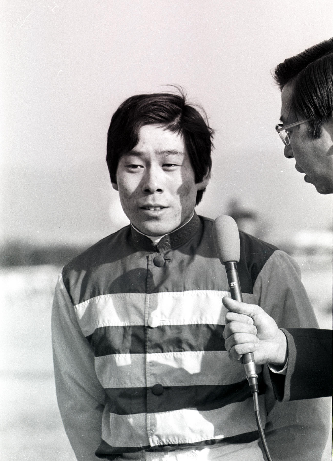 77年1月、テンザンサクラでシンザン記念を制した河内洋騎手