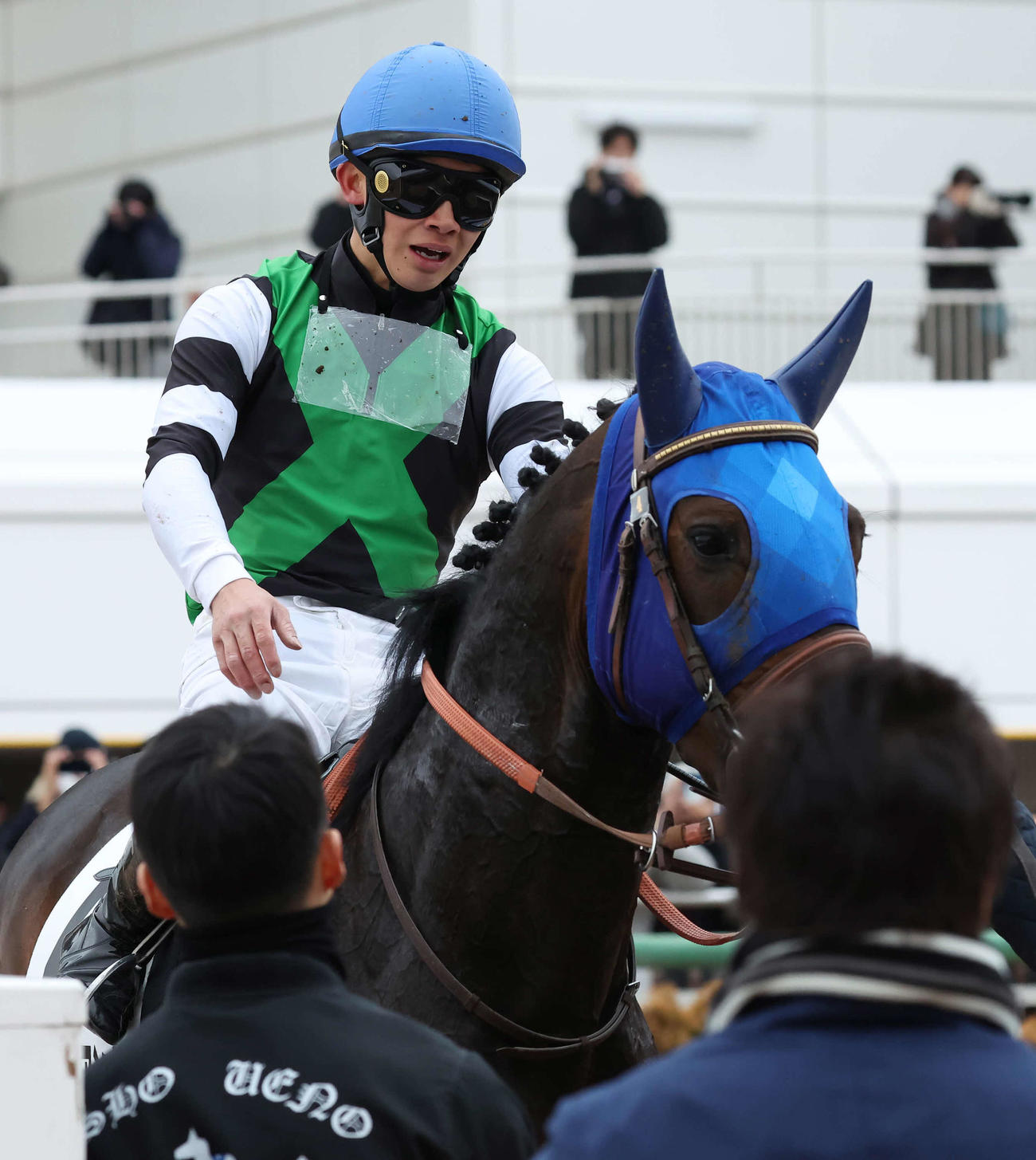 中山7R、レーヴブリリアントで3歳1勝クラスを制してデビュー初勝利を挙げた舟山騎手（撮影・丹羽敏通）