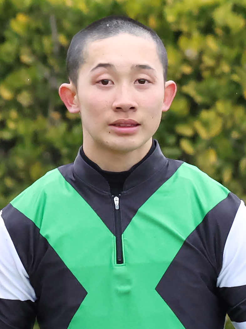 中山7R、3歳1勝クラスをレーヴブリリアントで制して初勝利を挙げた舟山騎手（撮影・丹羽敏通）