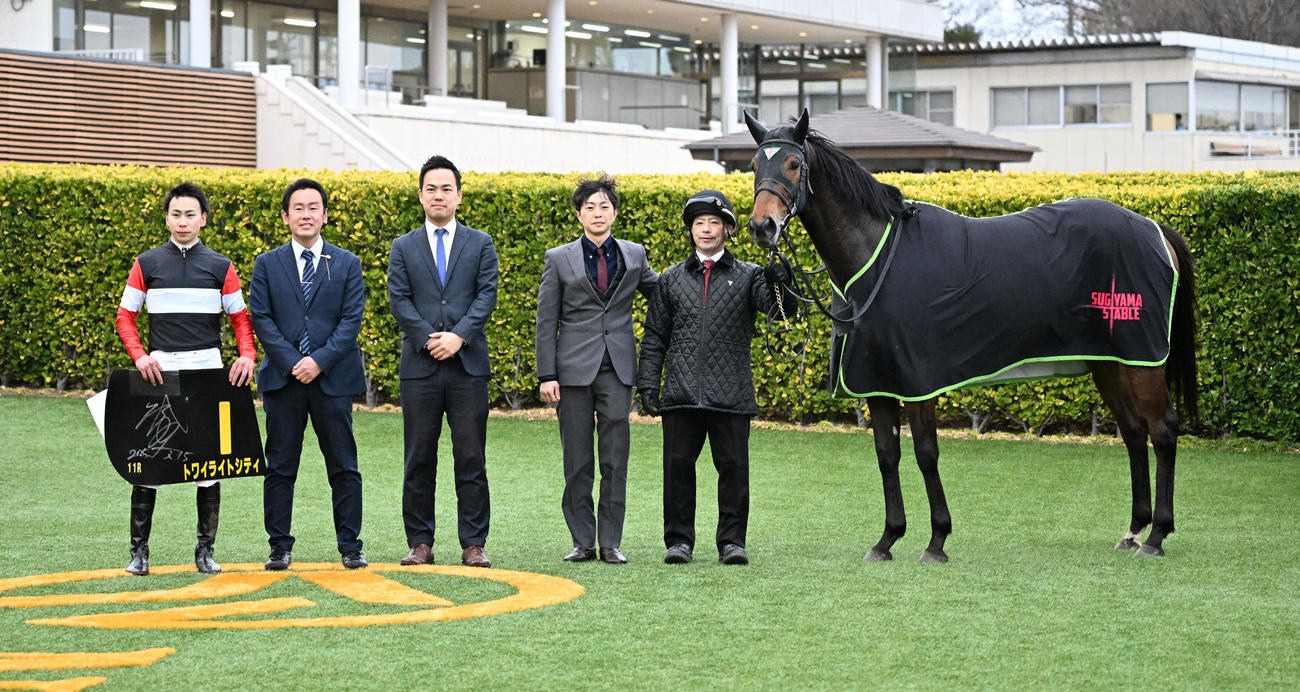 アネモネSを制したトワイライトシティと横山武騎手（撮影・千葉一成）