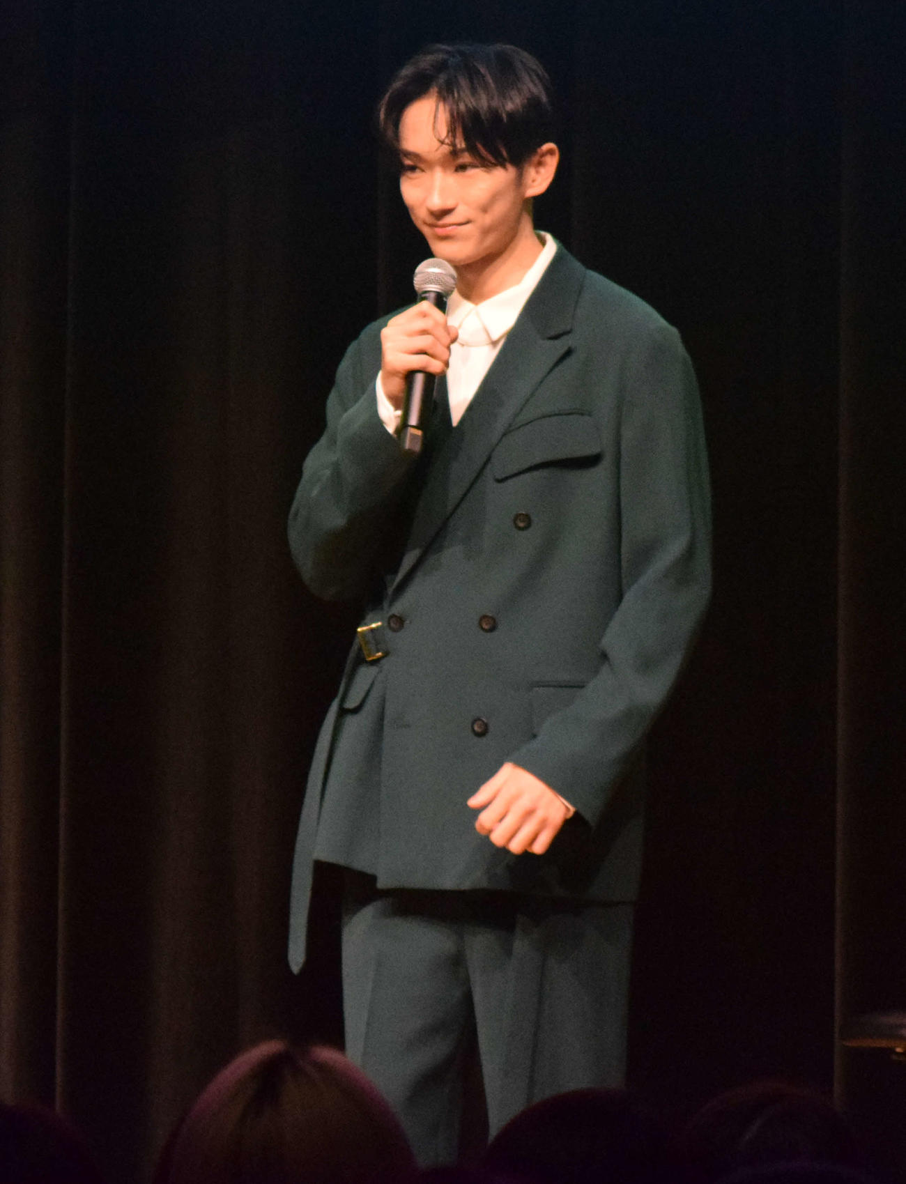 ファンミーティングに登壇する坂井騎手