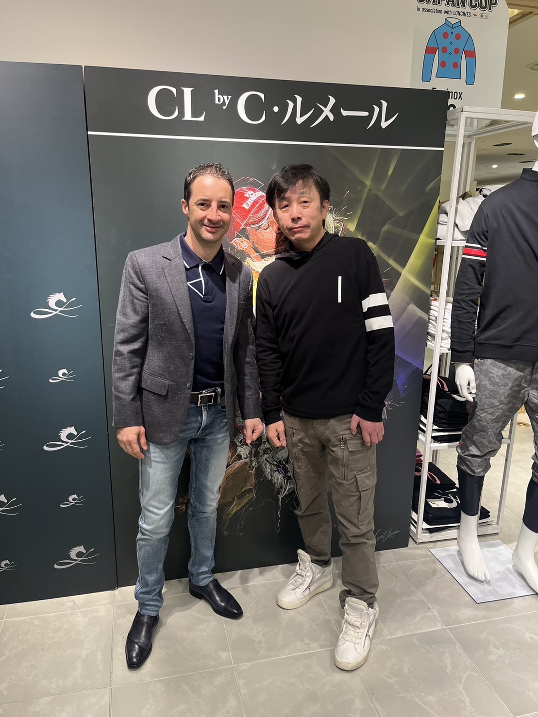 アパレルブランド「CL by C・ルメール」でトークショーをした佐藤哲三氏とルメール騎手