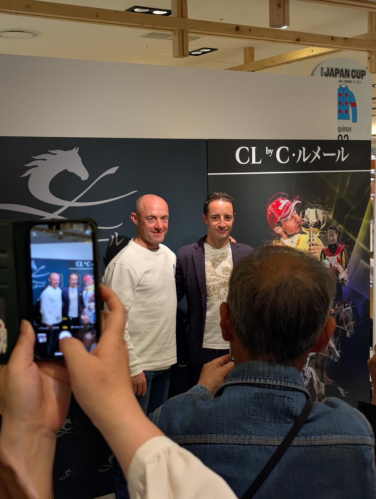 ルメール騎手のアパレルブランド「CL by C・ルメール」に来店したペリエ元騎手