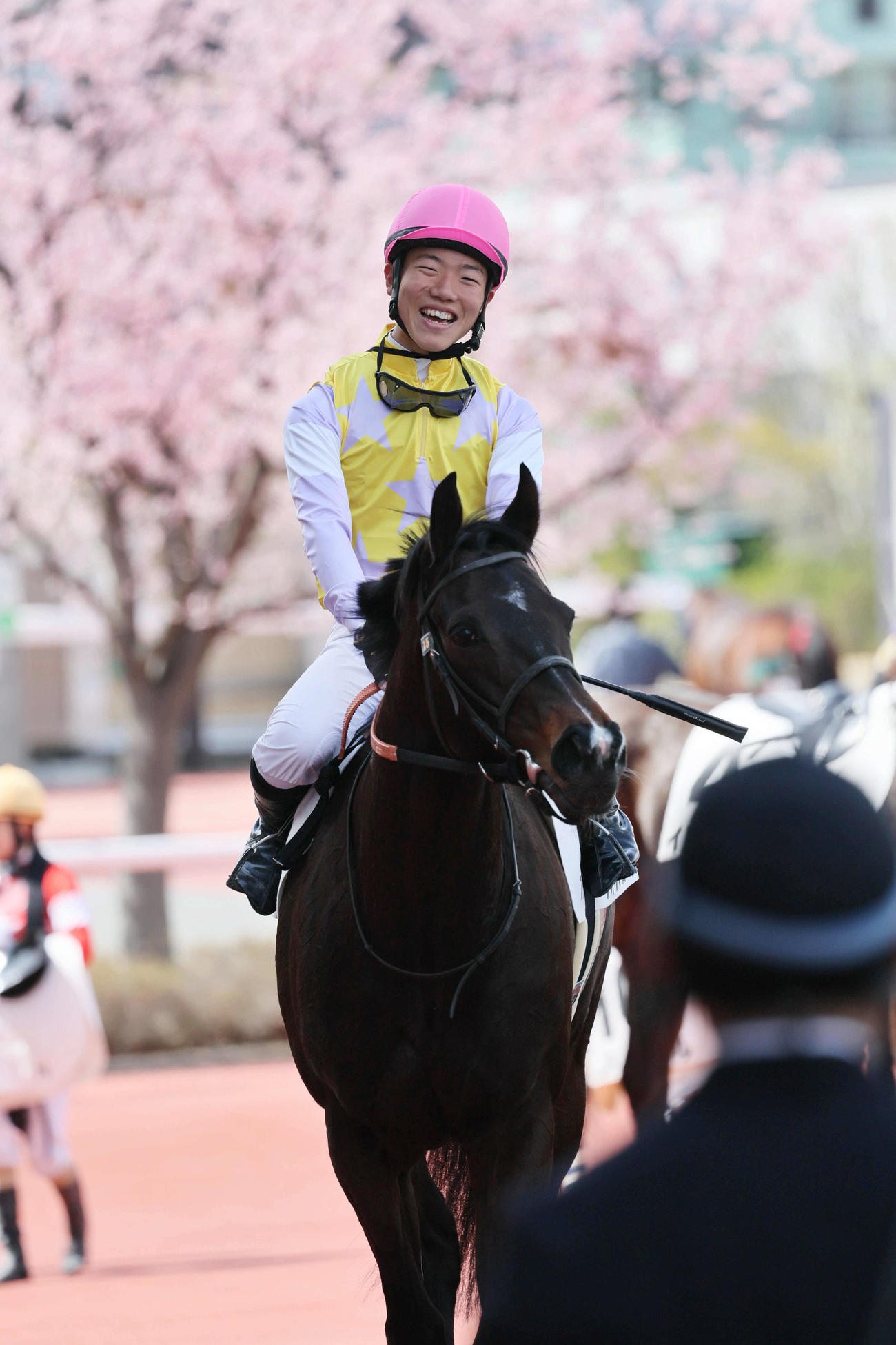 阪神7Rをフォルテローザで制し初勝利を挙げた森田騎手（撮影・宮崎幸一）