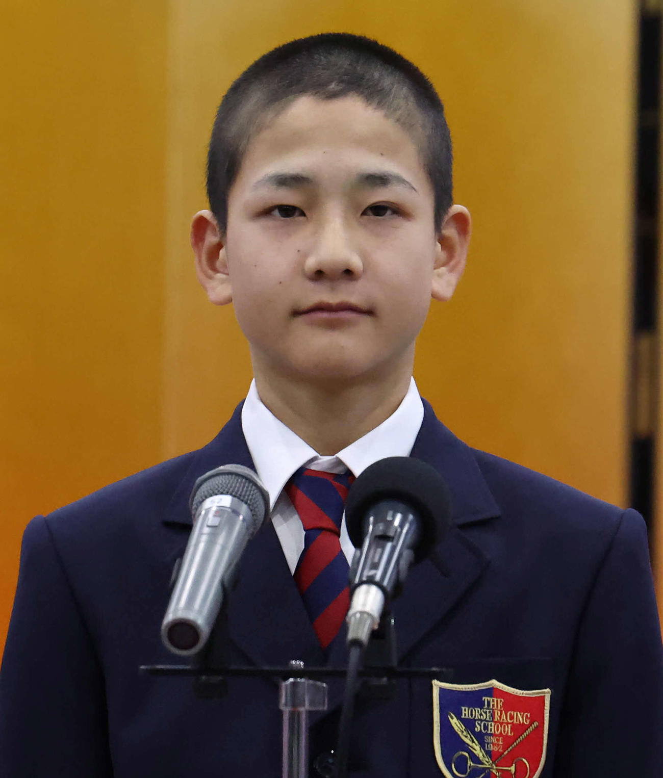 インタビューに答える横井源一郎さん（撮影・丹羽敏通）