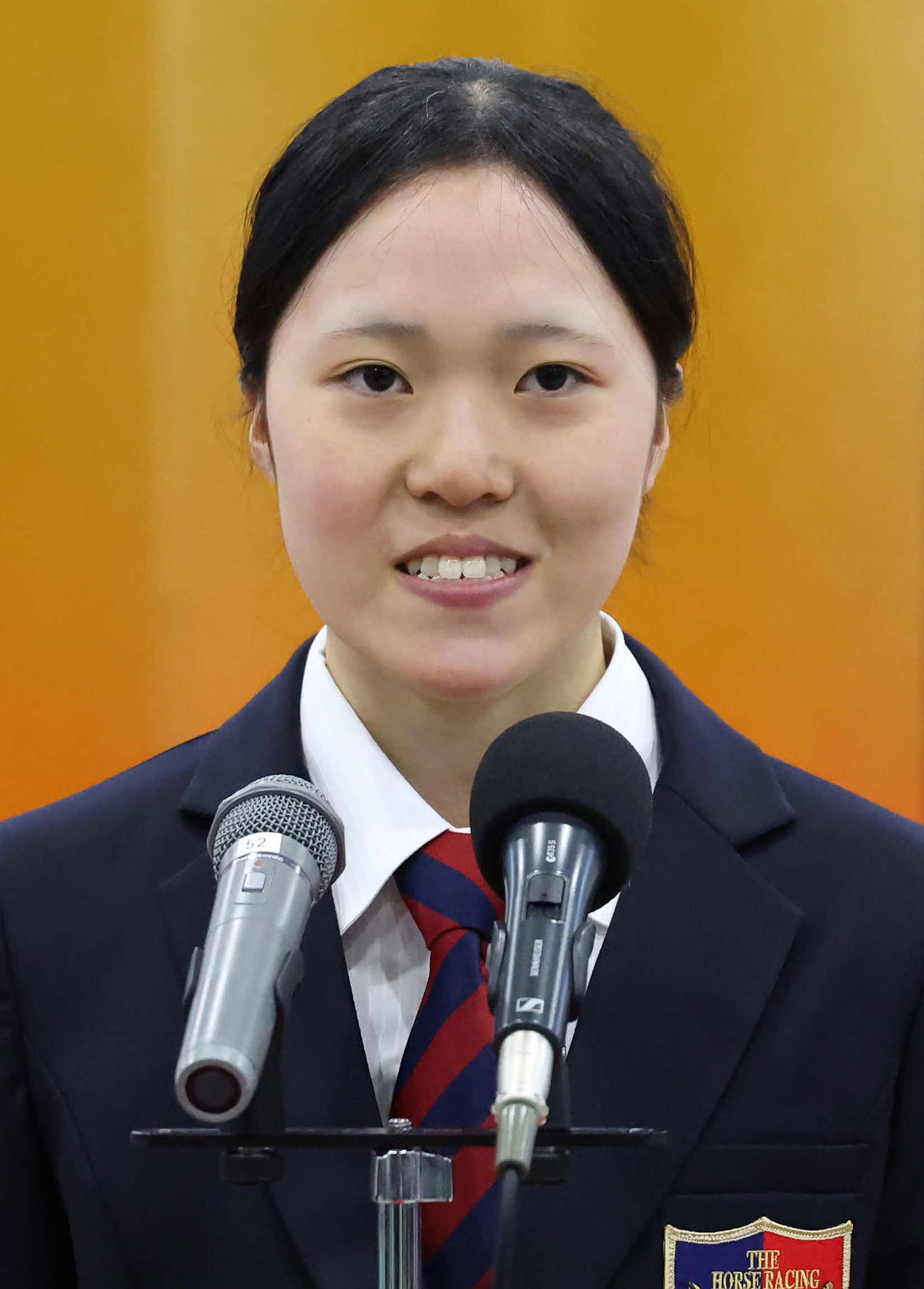 インタビューに答える笠原暁子さん（撮影・丹羽敏通）