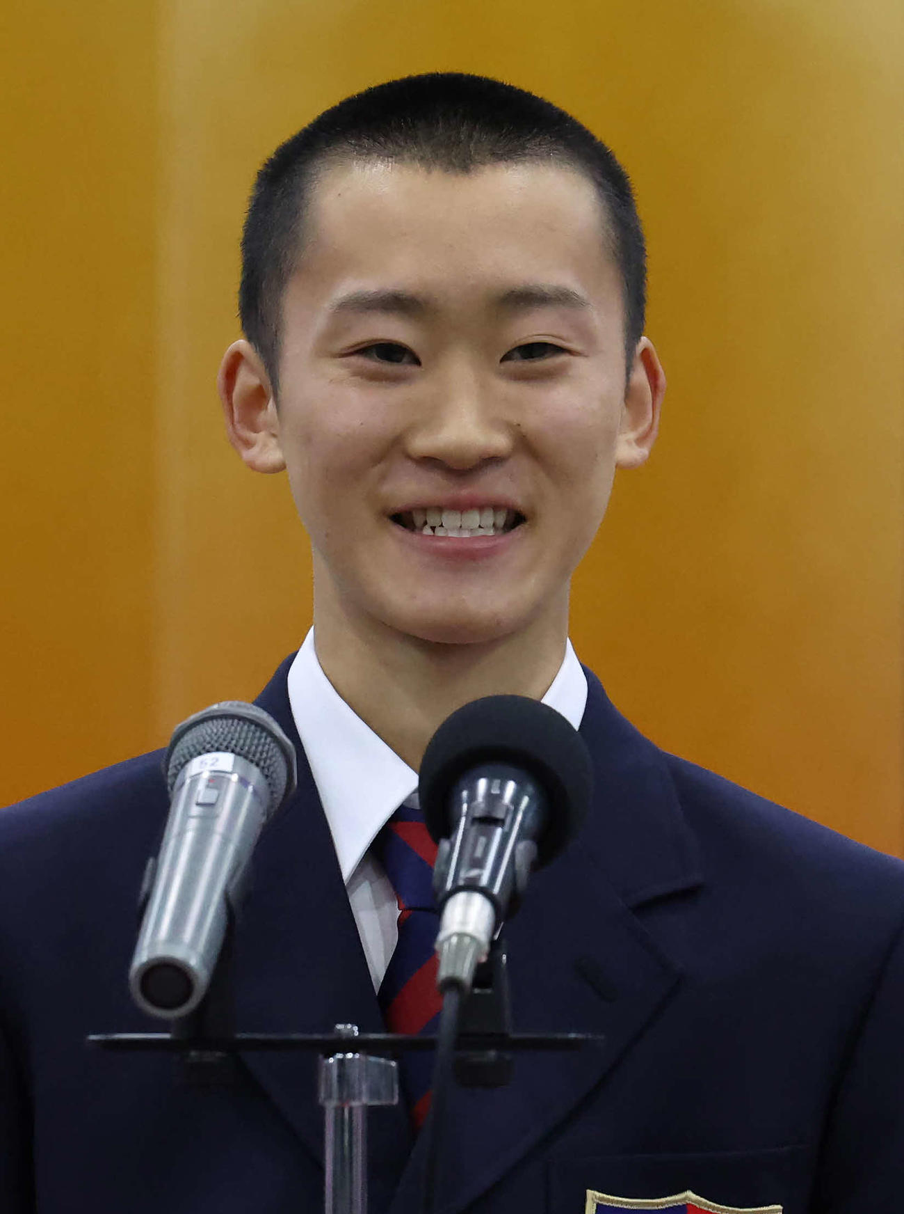 インタビューに答える楠原颯馬さん（撮影・丹羽敏通）