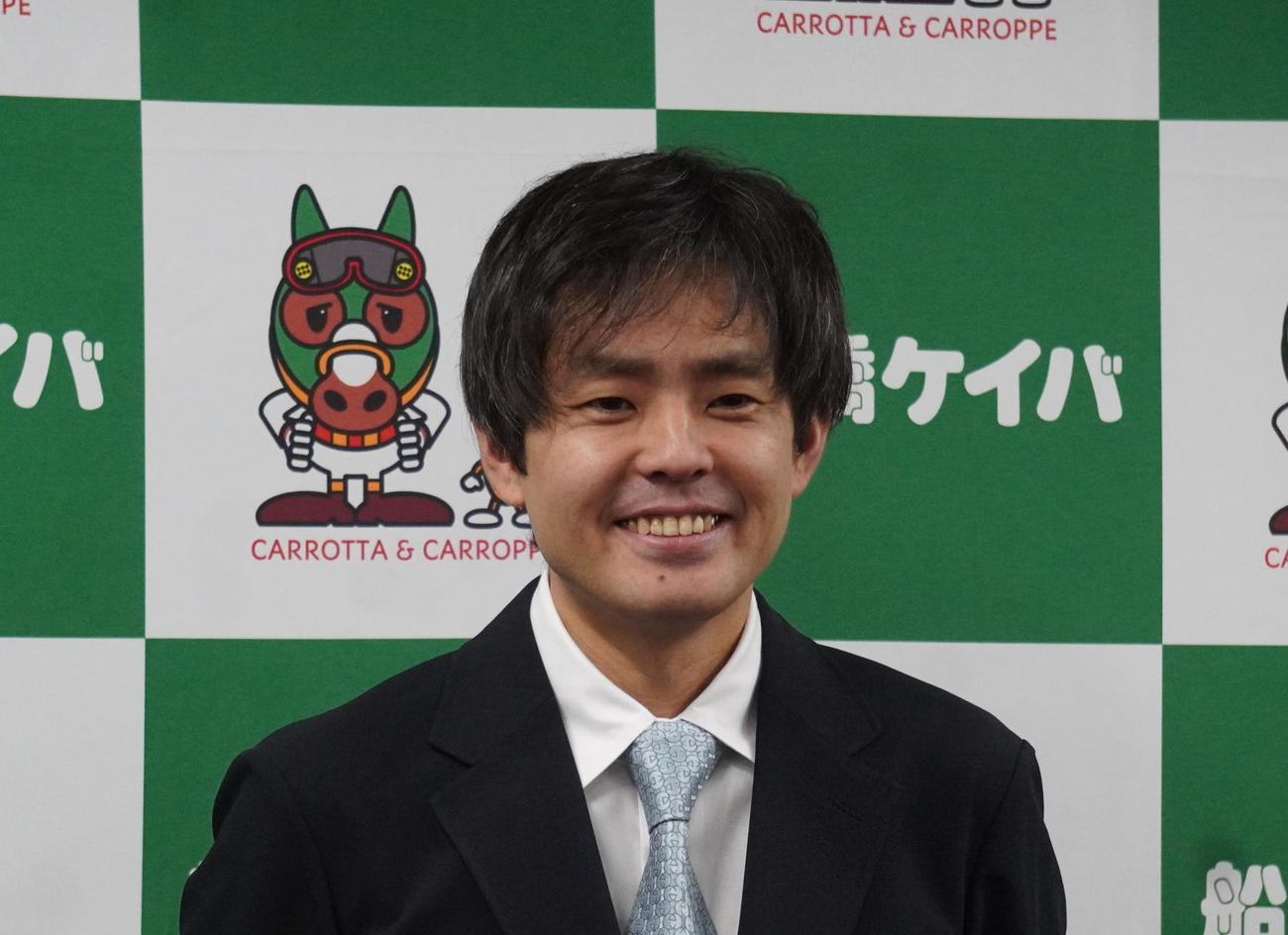 騎手引退会見での石崎駿師