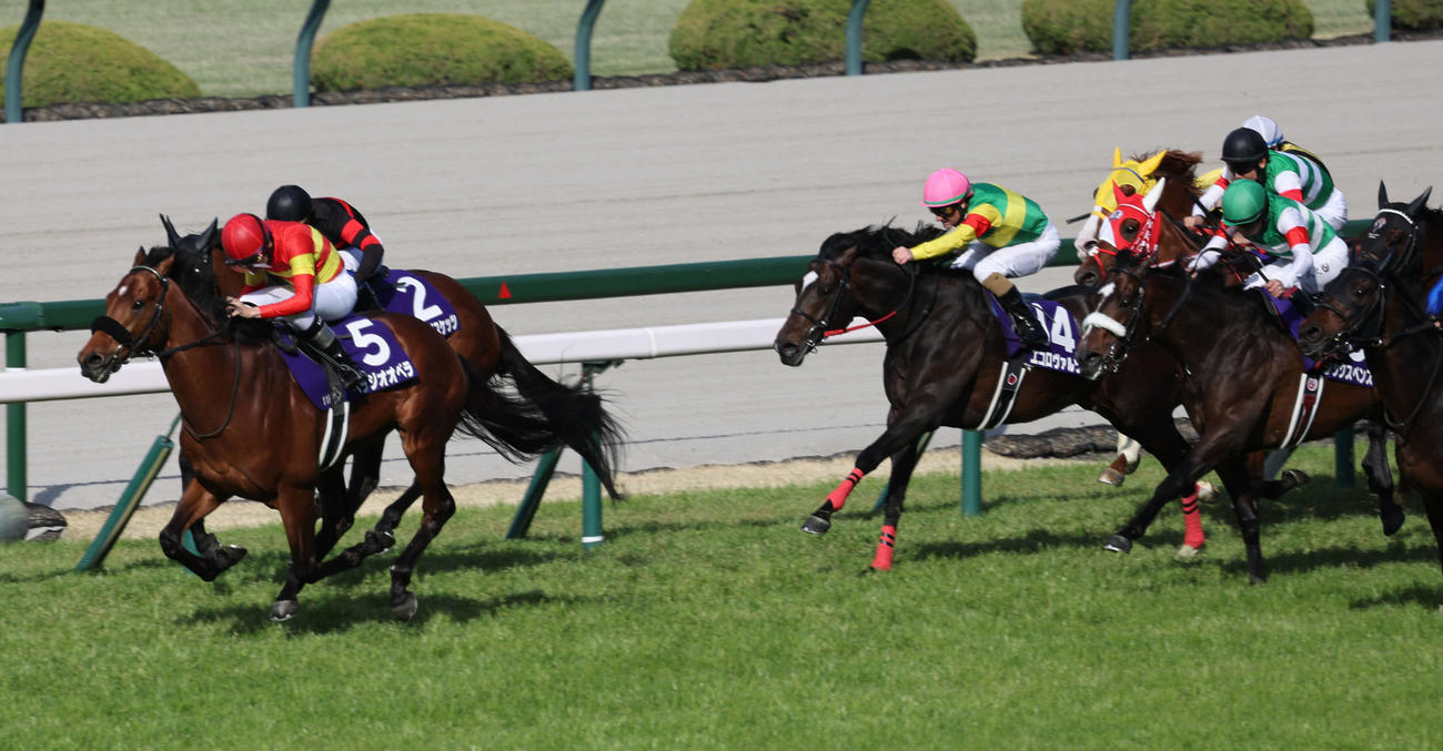 横山和騎手騎乗のベラジオオペラが直線鋭く抜け出し大阪杯を制した（撮影・西尾就之）