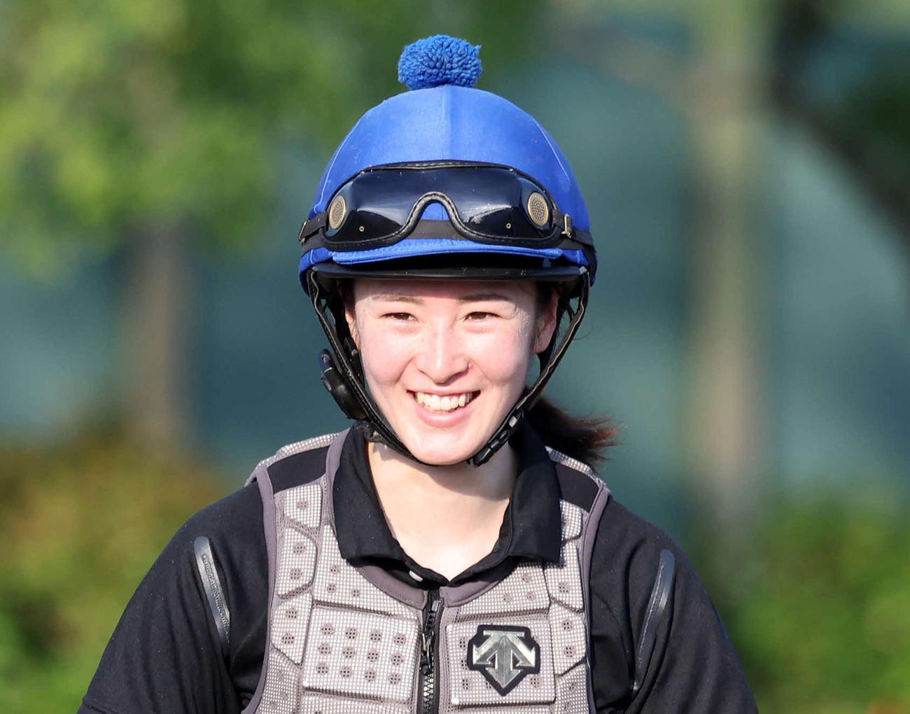 笑顔を見せる藤田菜七子騎手（撮影・鈴木正人）
