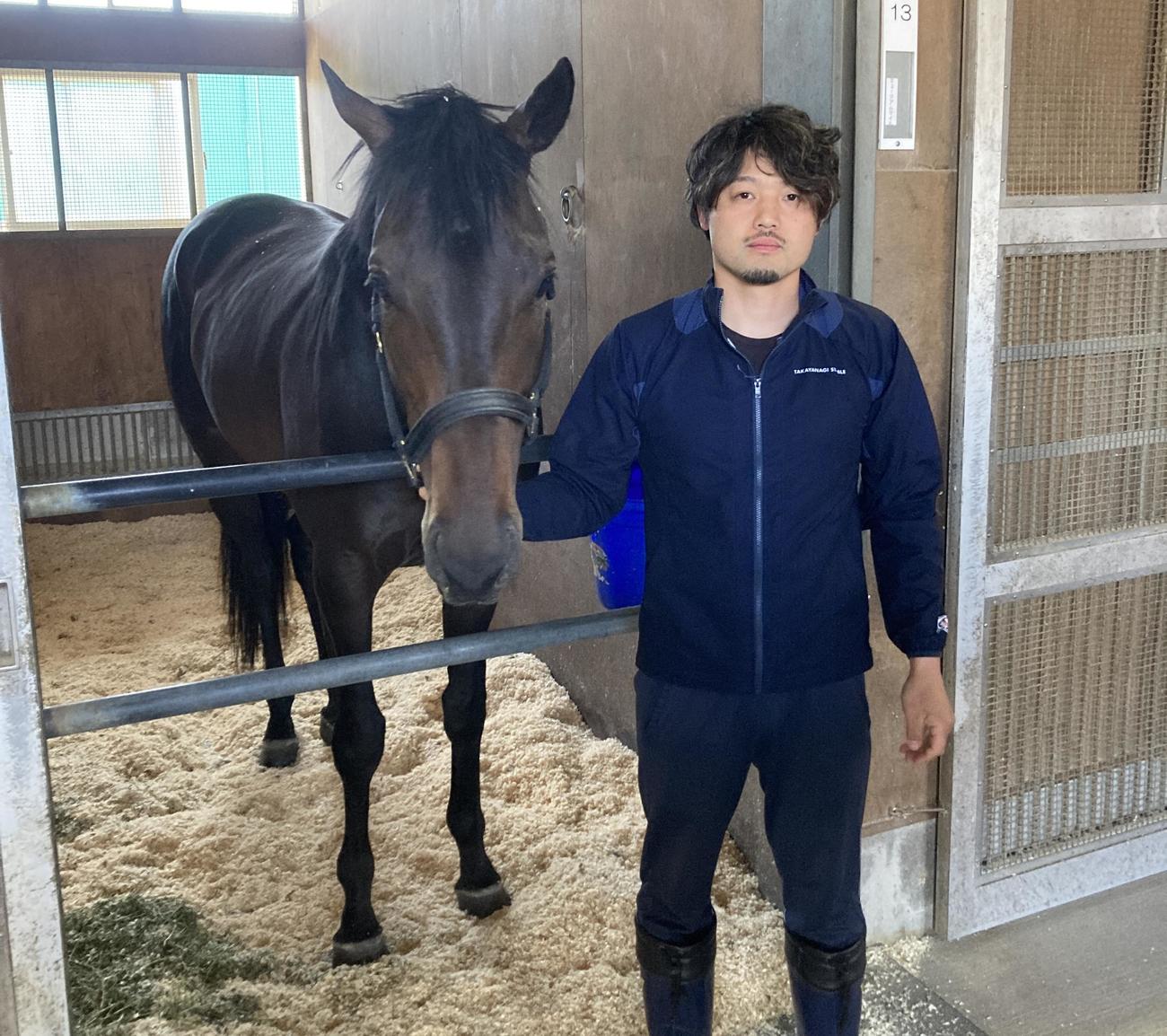 皐月賞制覇から一夜明けたミュージアムマイルと嘉堂助手（撮影・太田尚樹）