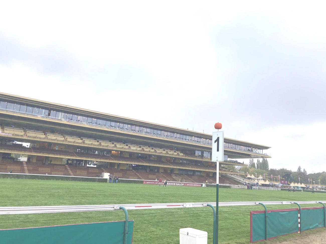 パリロンシャン競馬場（2024年10月撮影）