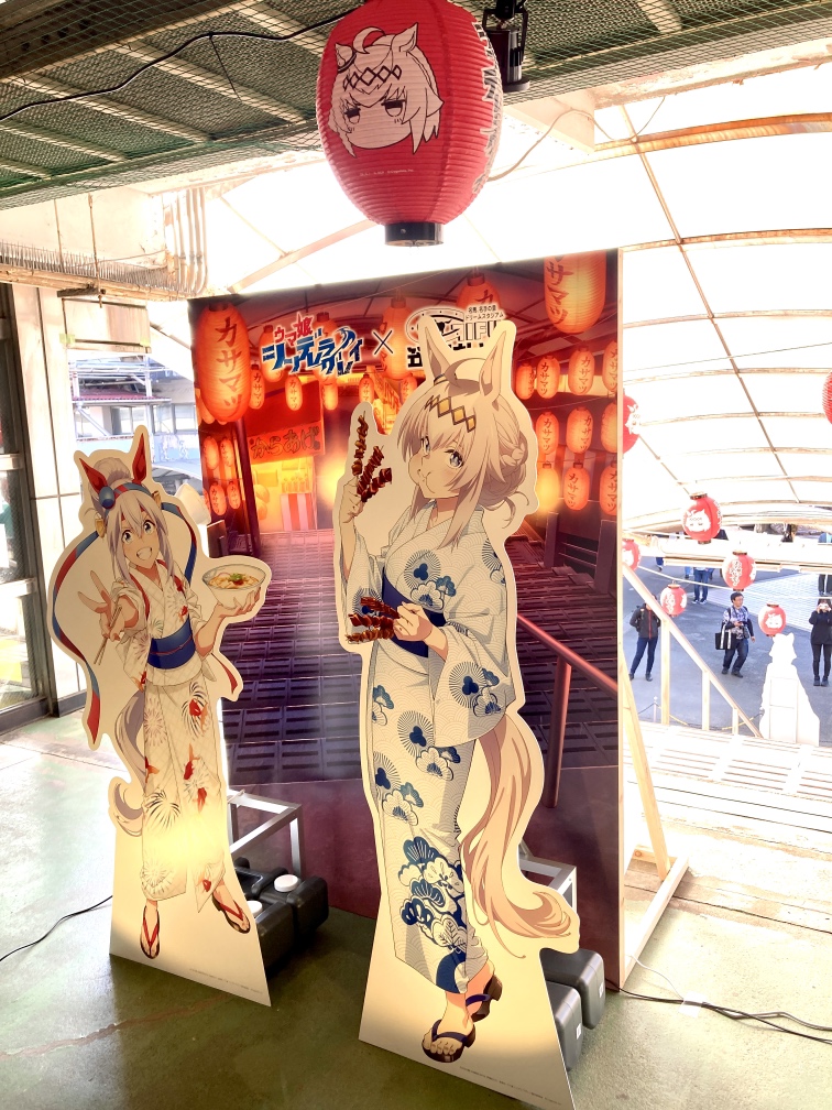 「ウマ娘」コラボイベントが開催されている笠松競馬場の場内（撮影・太田尚樹）